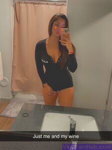 GORGEOUS INDIAN NRI BABE SELFSHOT PICS LEAKED