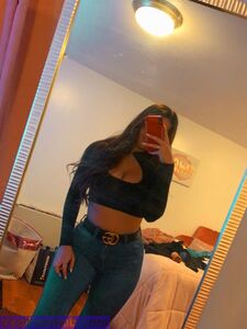 GORGEOUS INDIAN NRI BABE SELFSHOT PICS LEAKED