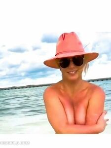 Britney Spears Nude Celebrity Leaked Tits Photos