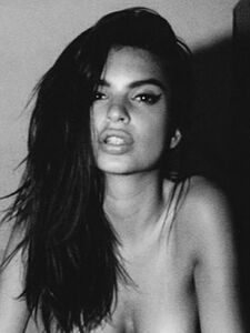 Super Model Emily Ratajkowski Nude Leaks