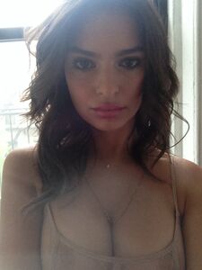 Super Model Emily Ratajkowski Nude Leaks