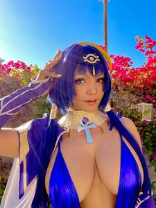 Pattie Cosplay poses by the pool