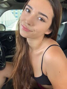 Pretty lover beauty Samly Puff shows off her gigantic backside n her panties in the car