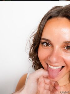 Super cute KillTony comedian Leyla Ingalls go follow and show some love!