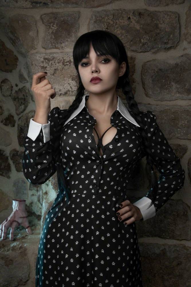Kalinka Fox Nude Wednesday Addams Cosplay Patreon Set Leaked